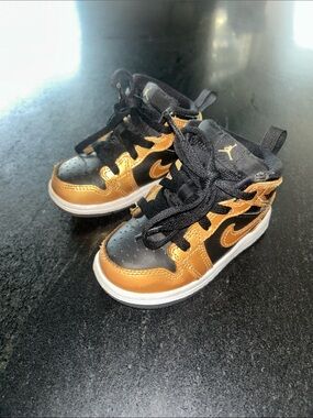 Nike Kids High-Top Sneakers in Black and Metallic Gold
